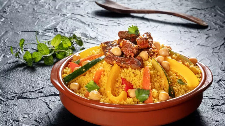 Couscous : Histoire et tradition d'un plat millénaire | Maghreb Souk